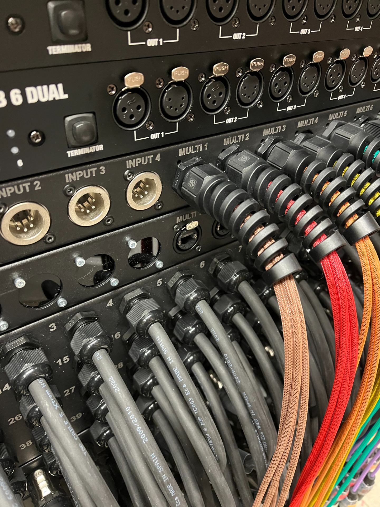 Pyro strøm og signal rack utviklet av Pyroteknikk